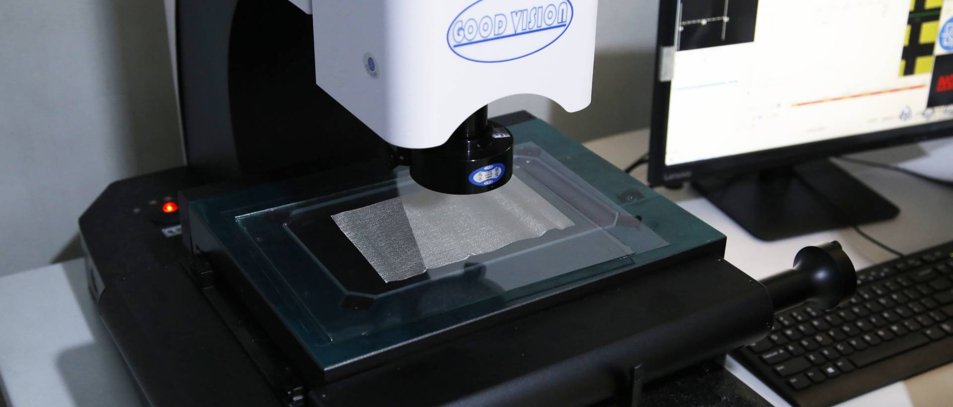 我们正在使用先进的设备进行网孔检验。