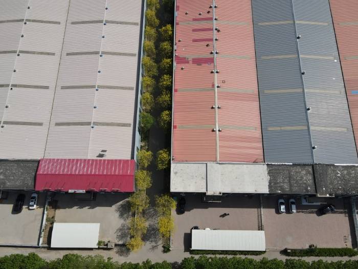 工厂车间的俯瞰图。