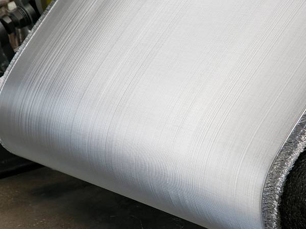 机器上的一卷标准不锈钢编织网